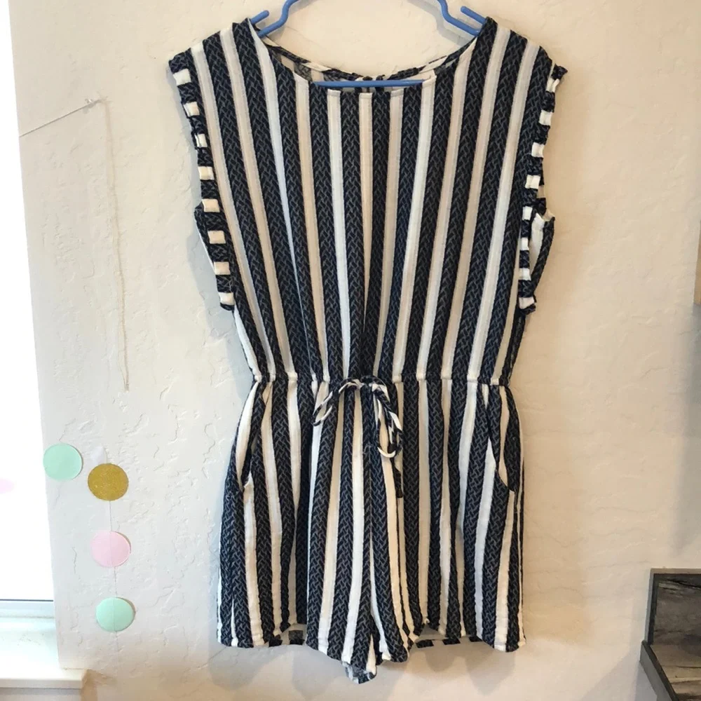 Universal Thread Romper - Picture 1 of 5